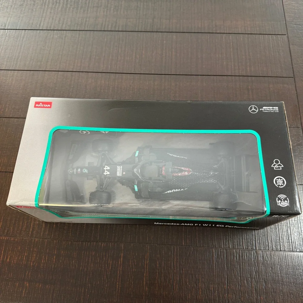 Rastar Mercedes-AMG F1 W11 EQ Performance RC Car 1:18 Scale Lewis Hamilton 98500